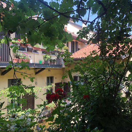 Il Tetto Fiorito Dell'Isola Apartment Milan Bagian luar foto