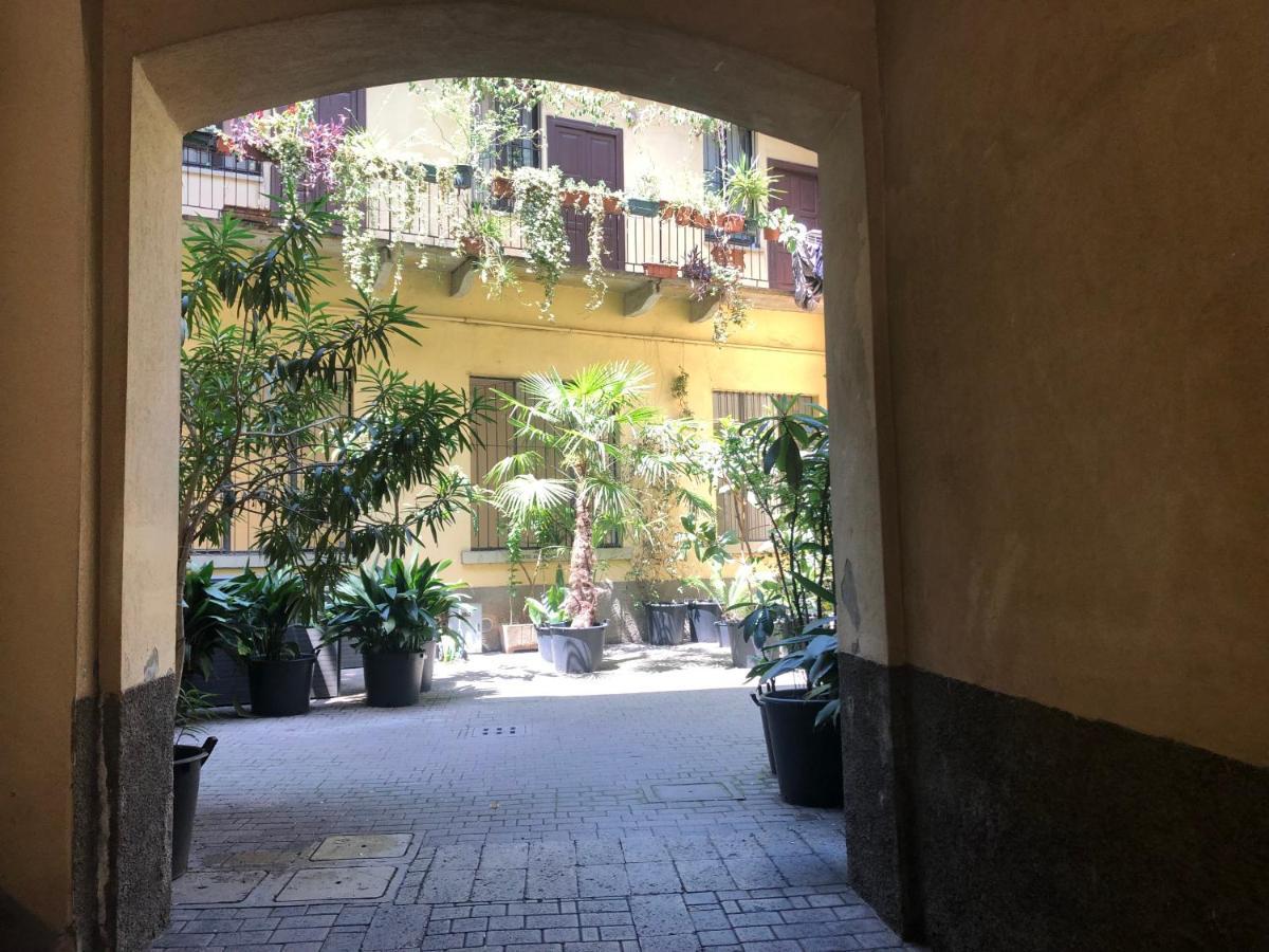 Il Tetto Fiorito Dell'Isola Apartment Milan Bagian luar foto